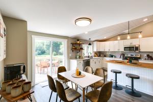 une cuisine avec une table et des chaises dans l'établissement Orrington Vacation Rental with Private Deck and Views!, à Orrington