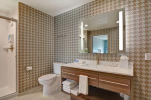 Home2 Suites By Hilton Charlotte Piper Glen的一间浴室