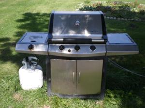 a grill with a stove top on the grass at Blue Jay Motel in Peterborough