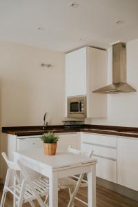 Kuchyňa alebo kuchynka v ubytovaní Apartamentos Levante - Mares