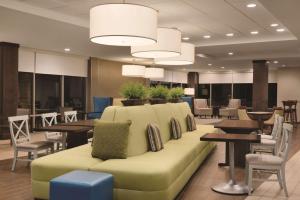 Posezení v ubytování Home2 Suites By Hilton Columbus Dublin