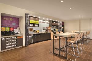Příslušenství pro přípravu čaje a kávy v ubytování Home2 Suites By Hilton Columbus Dublin