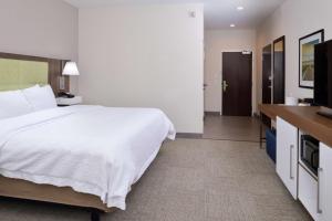 Postel nebo postele na pokoji v ubytování Hampton Inn and Suites Port Aransas