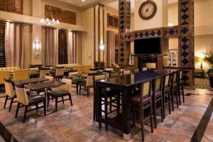 TV a/nebo společenská místnost v ubytování Hampton Inn & Suites Carson City