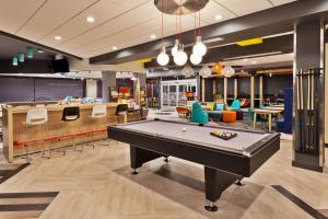 a billiard room with a pool table and a bar at Tru by Hilton Auburn in Auburn