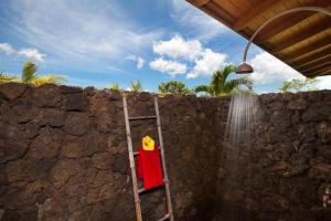 Foto dalla galleria di Hale Mele Polynesian Pod Style Home with private Pool, Hot Tub, E-bikes and Golf Cart a Waikoloa