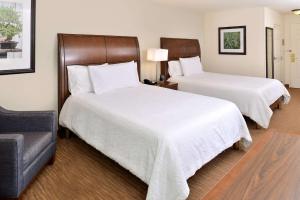 Postel nebo postele na pokoji v ubytování Hilton Garden Inn Addison