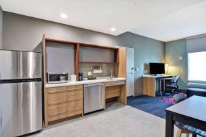 Kuchyň nebo kuchyňský kout v ubytování Home2 Suites By Hilton McKinney