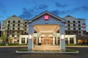 a building with a sign on the front of it at Hilton Garden Inn Woodbridge in Woodbridge