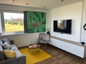A television and/or entertainment centre at MK Apartment FREE Parking