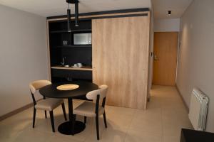 A cozinha ou cozinha compacta de Urbana Suites
