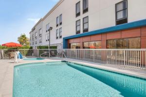 a swimming pool in front of a building at Hampton Inn Debary-Deltona in DeBary