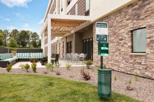 Home2 Suites by Hilton Denver Highlands Ranch外面的花园