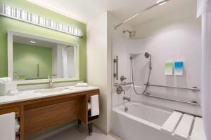Home2 Suites by Hilton Denver Highlands Ranch的一间浴室