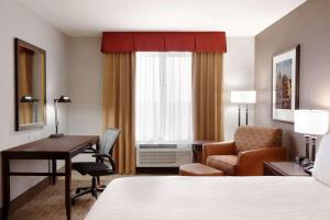 Postel nebo postele na pokoji v ubytování Hilton Garden Inn Denison/Sherman/At Texoma Event Center