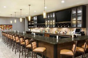 Lounge nebo bar v ubytování Hilton Garden Inn Denison/Sherman/At Texoma Event Center