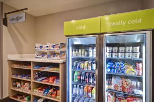 Supermarket nebo jiné obchody v  hotelu nebo okolí