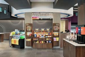 Tru By Hilton Duluth Mall Area的咖啡和沏茶工具