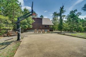 Zahrada ubytování Penny Lane Lodge Broken Bow Cabin Less Than 6 Mi to Lake