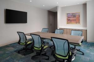 Home2 Suites by Hilton Des Moines at Drake University商务区和/或会议室