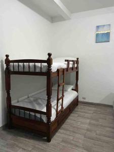 מיטה או מיטות קומותיים בחדר ב-Las Villas Taxisco