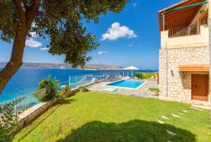 Villa con vistas al agua en Souda Bay View en Kalami