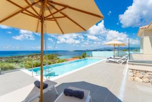 The swimming pool at or close to Villa Lassi Illios