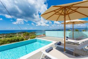 The swimming pool at or close to Villa Lassi Illios