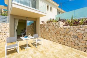 A balcony or terrace at Villa Lassi Illios