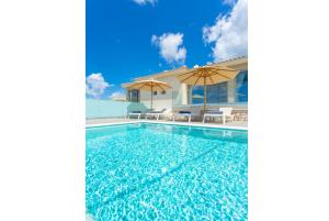 The swimming pool at or close to Villa Lassi Illios