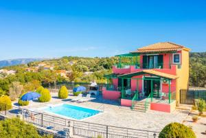 The swimming pool at or close to Villa Valio