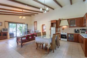 Η κουζίνα ή μικρή κουζίνα στο Villa Dimitrios