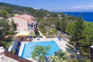 een afbeelding van een zwembad in een villa bij Dolphin Villa 1 in Porto Ozias