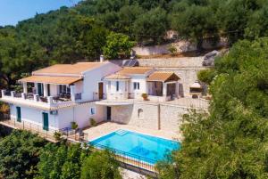 The swimming pool at or close to Villa Kerkyroula