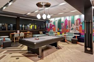 Τραπέζι μπιλιάρδου στο Tru By Hilton Sterling Heights Detroit