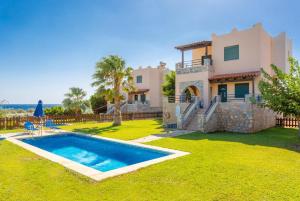 Bazén v ubytování Andreas Beach Villa nebo v jeho okolí