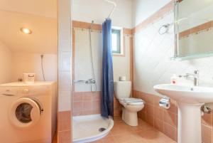 Koupelna v ubytování Andreas Beach Villa