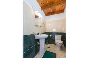 Ένα μπάνιο στο Villa Armandos +39 φωτογραφίες