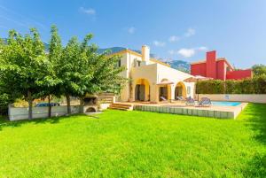 a house with a large yard with a pool at Villa Katerina in Trapezaki