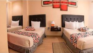 a hotel room with two beds in a room at Hotel Alto Mar in Catia La Mar