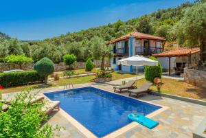 Πισίνα στο ή κοντά στο Villa Glysteri