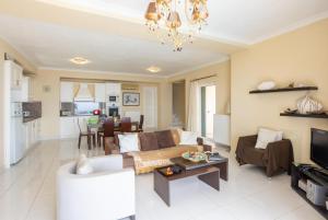 A kitchen or kitchenette at Villa Magda