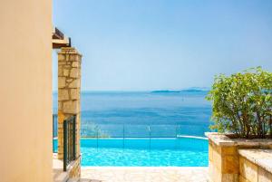 The swimming pool at or close to Villa Magda