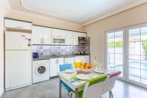 Kuchyň nebo kuchyňský kout v ubytování Villa Duman 2