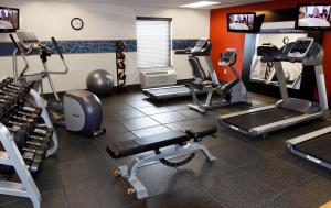 Fitness centrum a/nebo fitness zařízení v ubytování Hampton Inn & Suites Fargo Medical Center