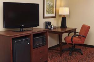 TV a/nebo společenská místnost v ubytování Hampton Inn & Suites Fargo Medical Center