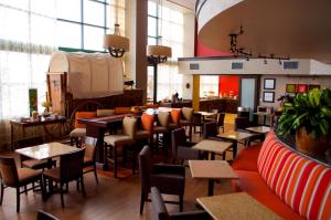 Posezení v ubytování Hampton Inn & Suites Flagstaff - West