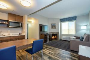 Kuchyň nebo kuchyňský kout v ubytování Hampton Inn & Suites Flagstaff - West