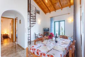 a dining room with a table and chairs at Villa Martha in Ieromónachos