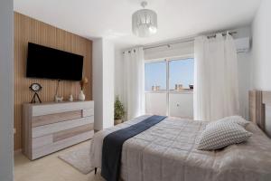 Fotografie z fotogalerie ubytování Townhouse with 3 bedrooms and sea views from the roof terrace v destinaci Torremolinos